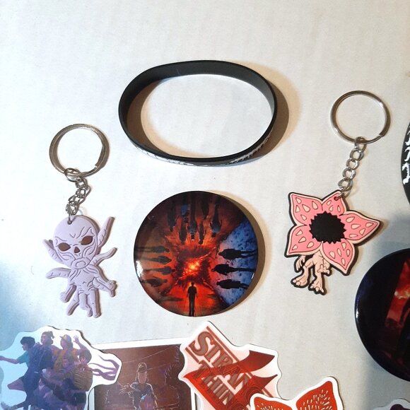 Stranger Things Vecna an Demogorgon Fan gift set Keyrings Pins Bracelet Stickers - Picture 2 of 3